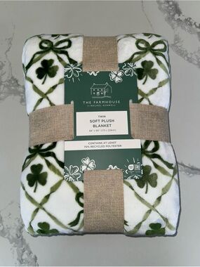 The Farmhouse by Rachel Ashwell Shamrock Clover & Bow Soft Blanket